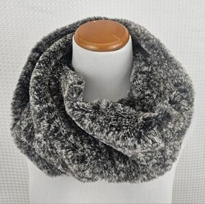 American Eagle Faux Fur Infinity Scarf in Black and Gray Cozy Warm Boho